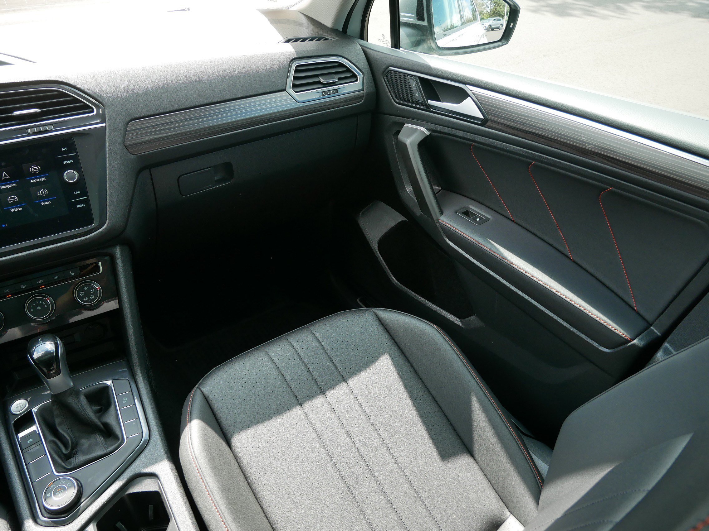 2024 Volkswagen Tiguan Wolfsburg Edition photo 10
