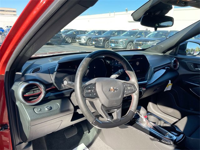 2024 Chevrolet Trax photo 2