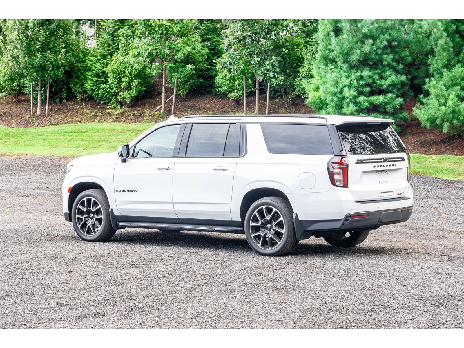 2022 Chevrolet Suburban RST photo 4