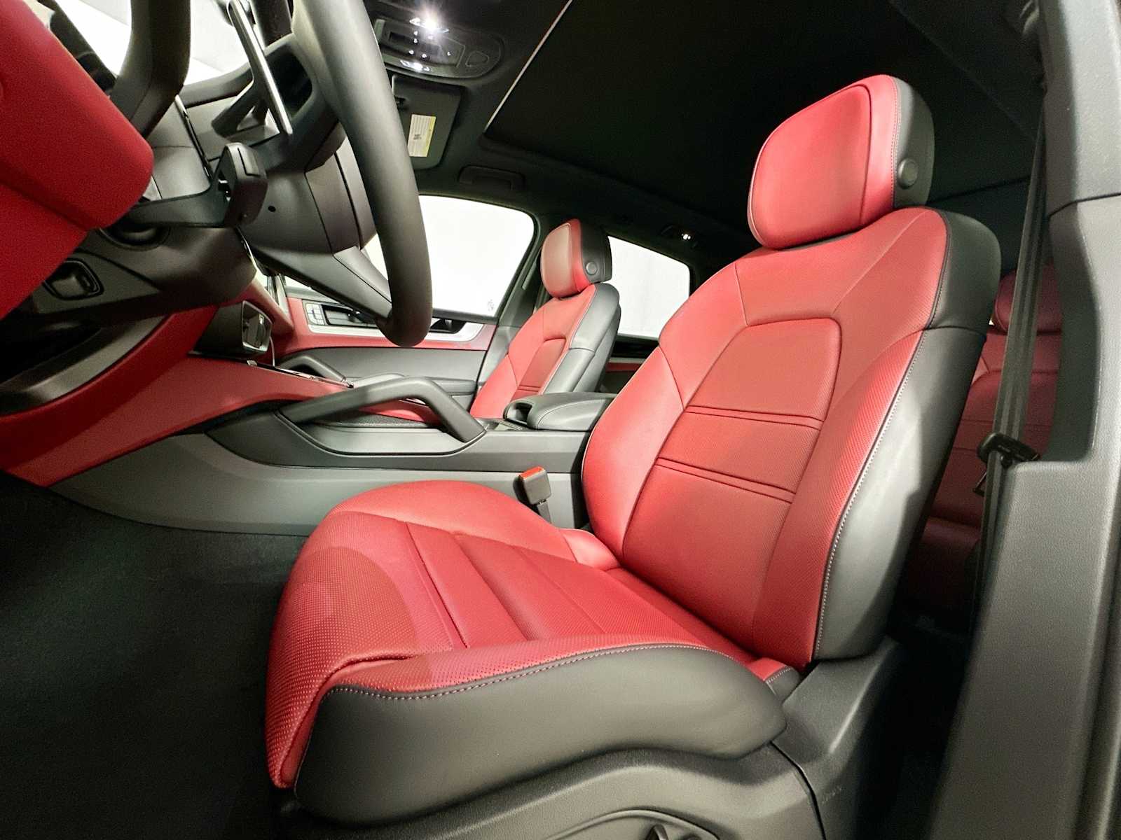 2025 Porsche Cayenne S photo 4