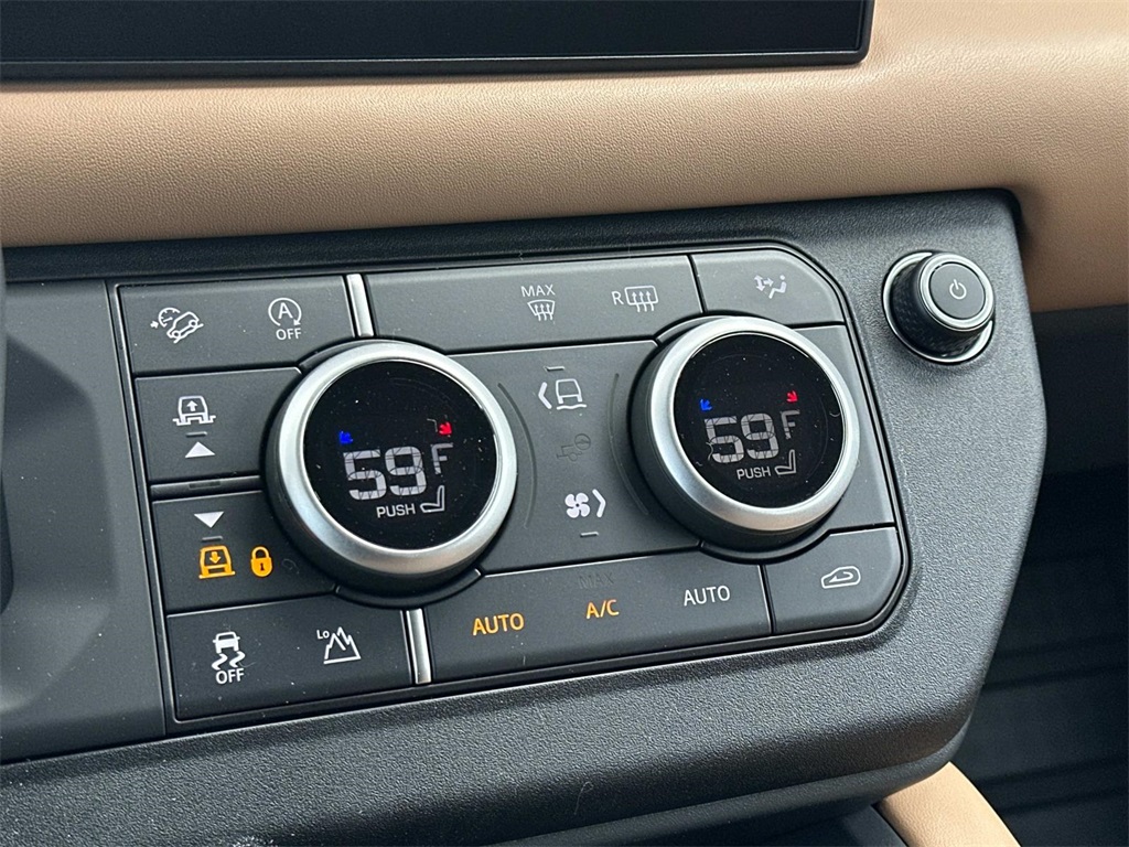 2025 Land Rover Defender 110 S photo 4