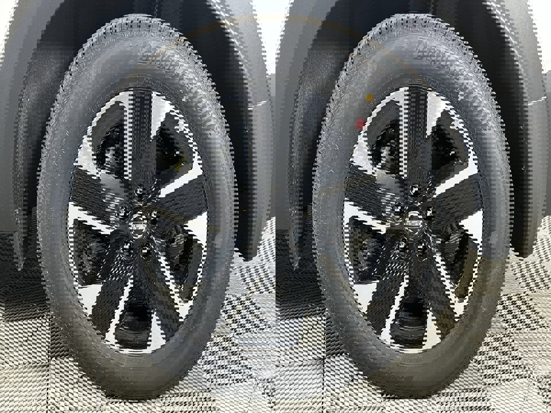 2025 Nissan Kicks SV photo 10