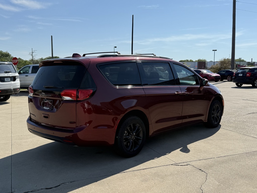 2020 Chrysler Pacifica Touring L photo 7