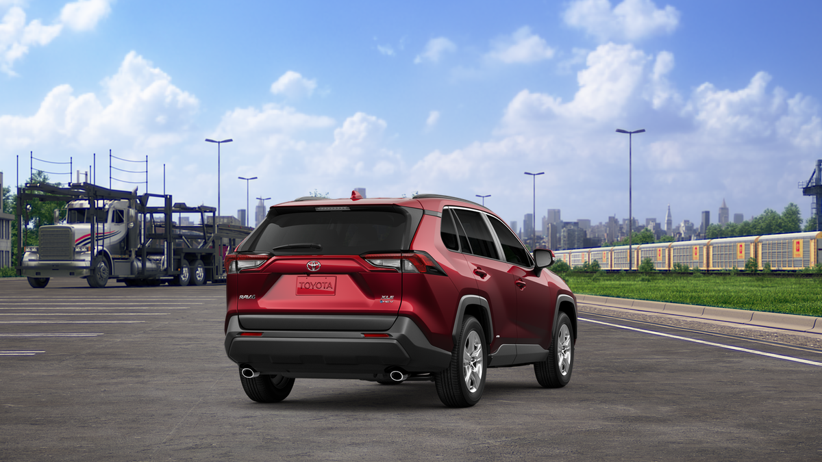 2025 Toyota RAV4 Hybrid XLE photo 7