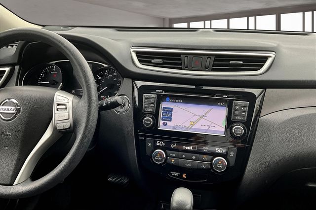 2016 Nissan Rogue SV photo 5