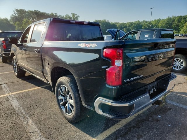 2024 Chevrolet Silverado 1500 LT photo 2
