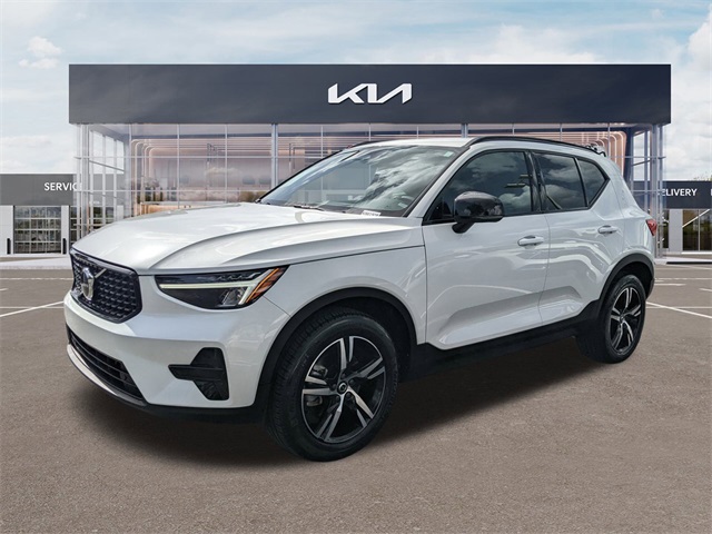 2024 Volvo XC40 Core photo 5