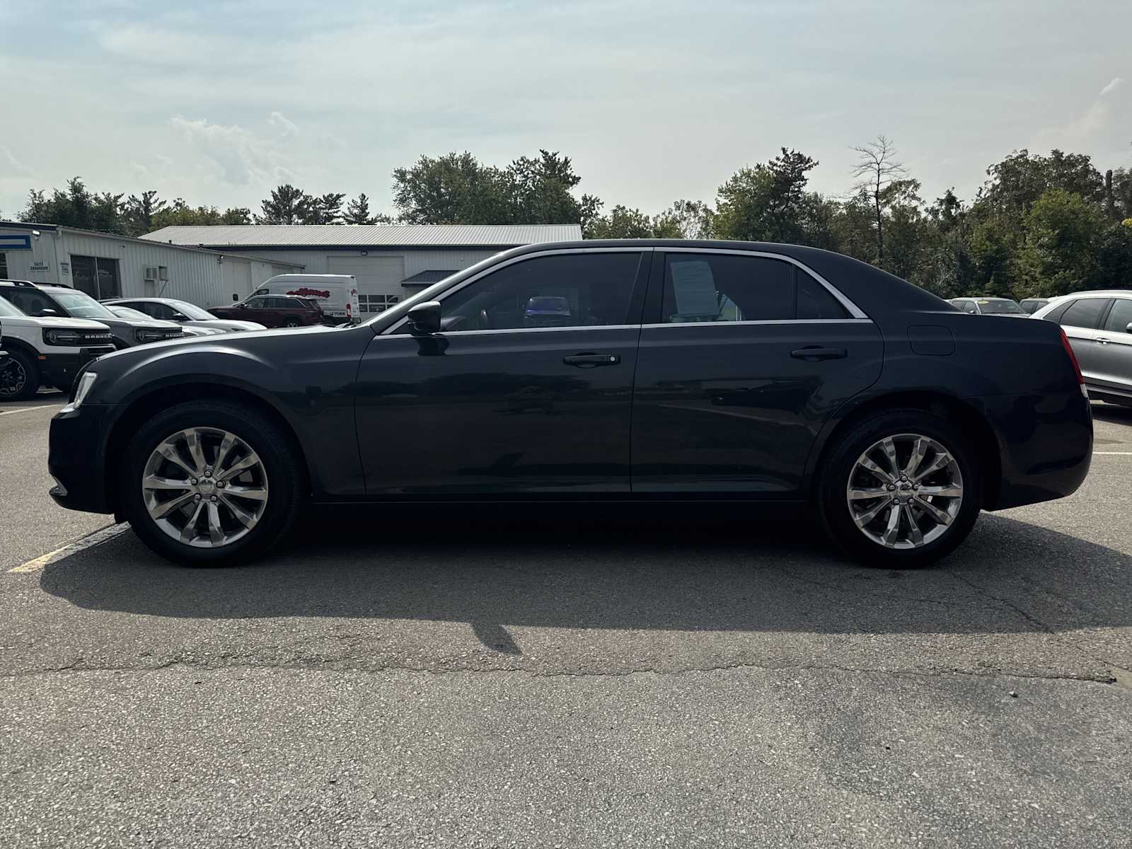 2018 Chrysler 300 Touring photo 8