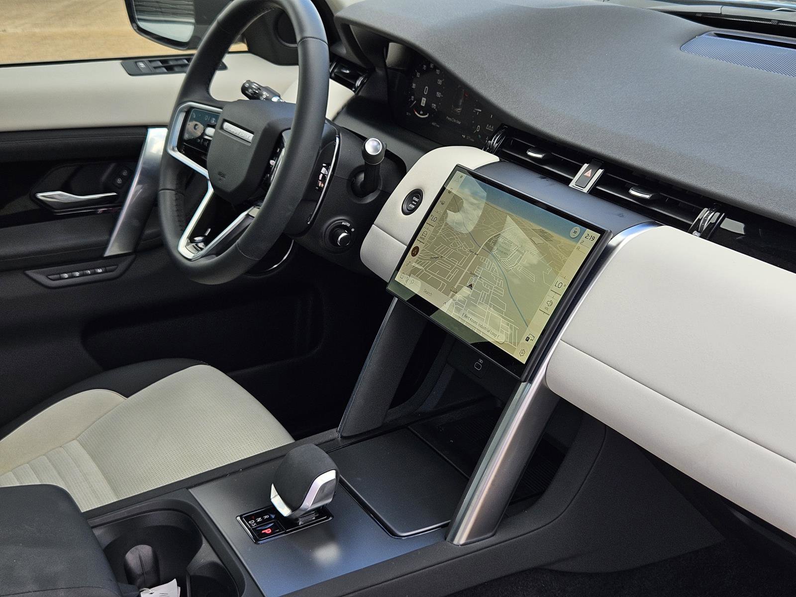 2025 Land Rover Discovery Sport S photo 39