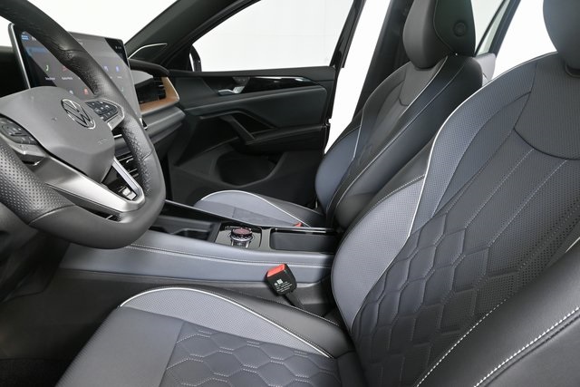 2025 Volkswagen Tiguan SEL R-Line Black photo 6