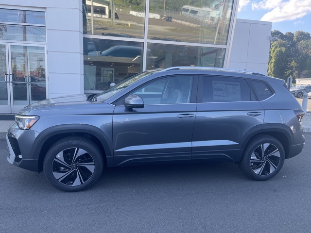 2025 Volkswagen Taos SE photo 3