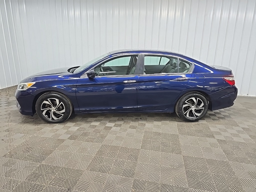 2017 Honda Accord LX photo 4