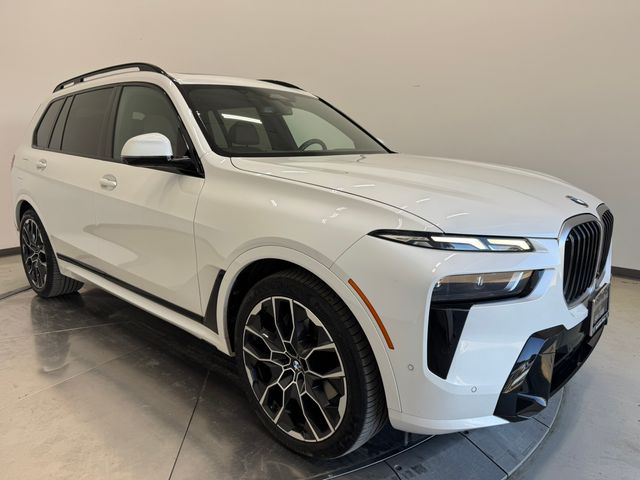 2023 BMW X7 40i's photo