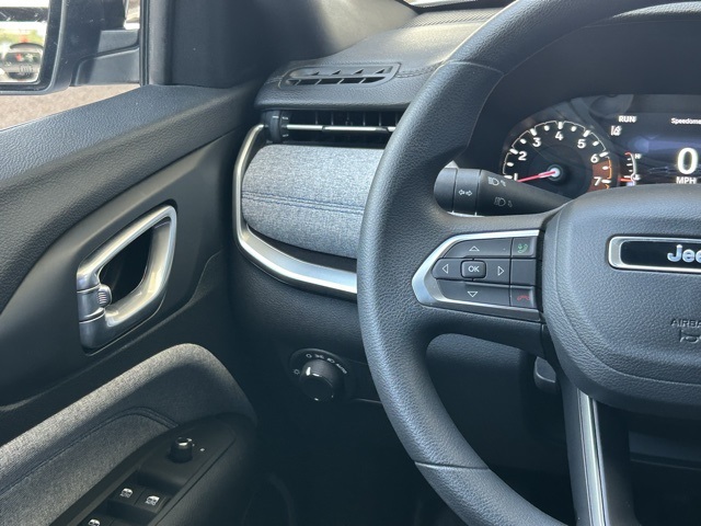 2023 Jeep Compass Sport photo 15
