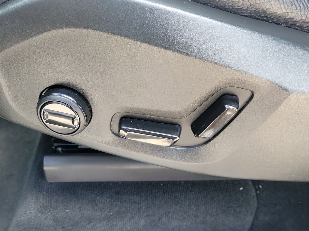 2021 Volvo XC90 T6 Momentum photo 13