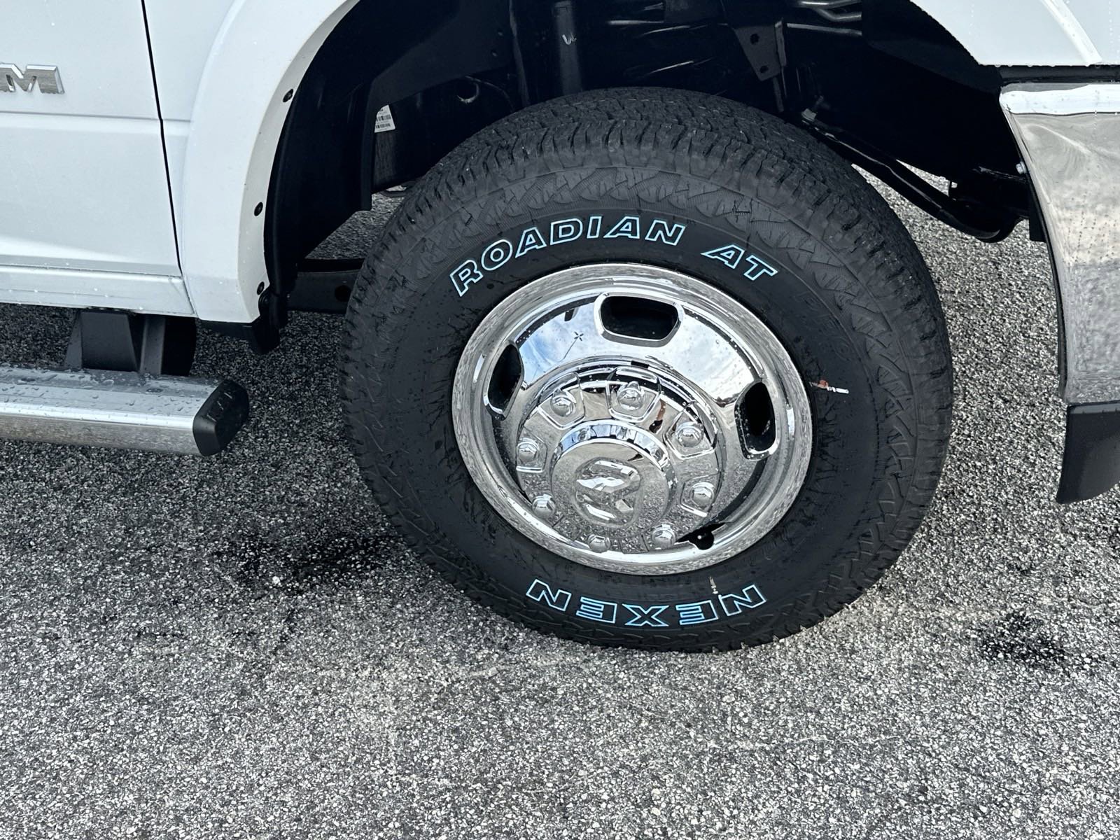 2024 Ram 3500 SLT photo 13