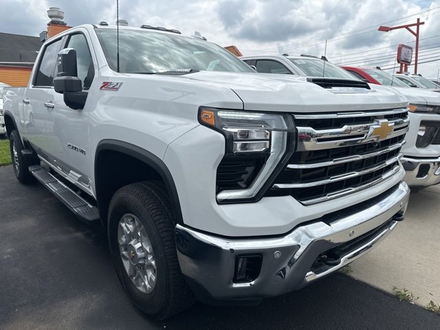 2025 Chevrolet Silverado 2500HD LTZ photo 4