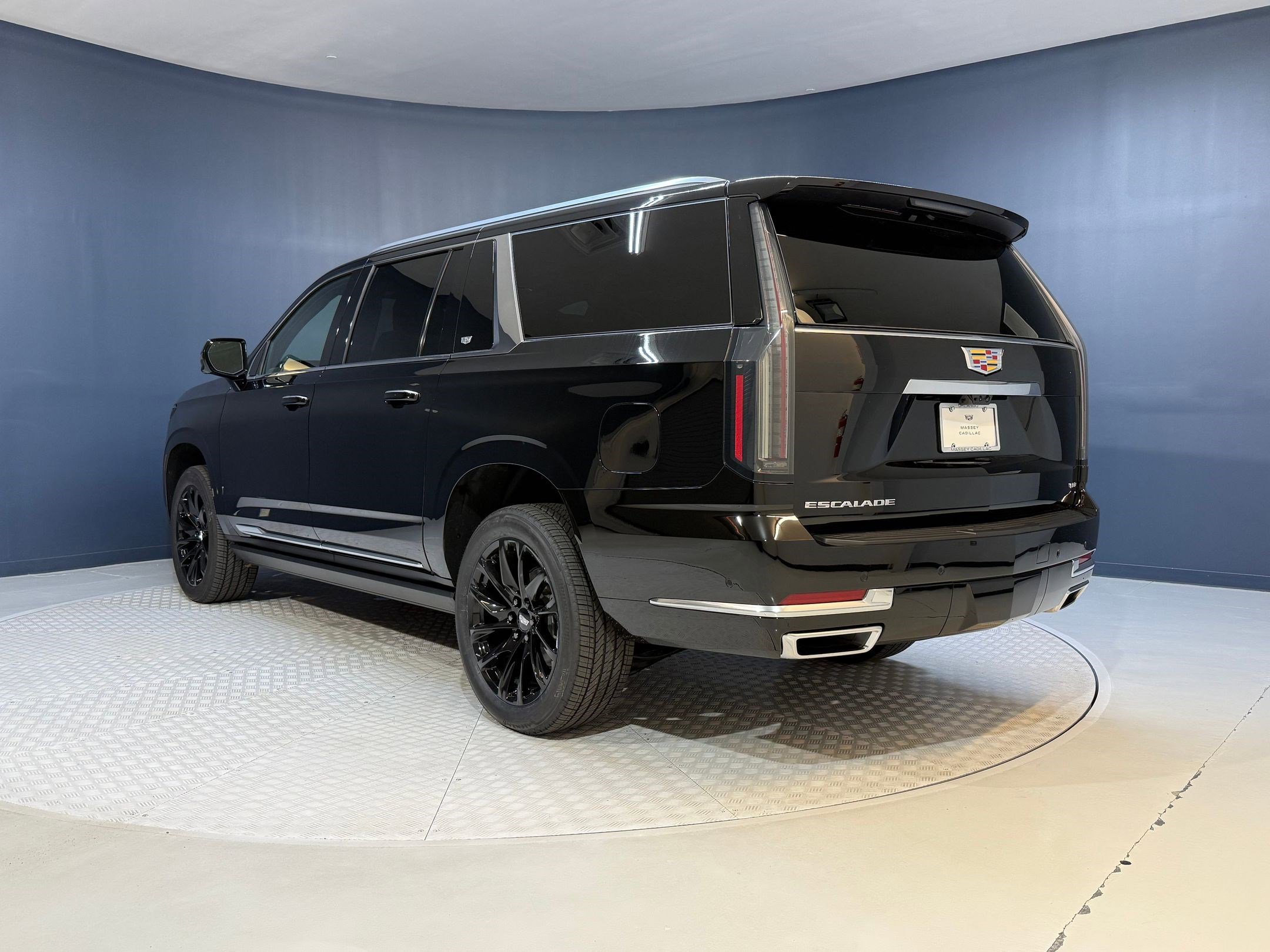 2025 Cadillac Escalade ESV Premium Luxury photo 2