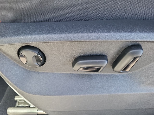 2025 Volkswagen Atlas Peak Edition SE photo 11