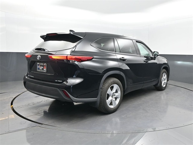 2020 Toyota Highlander LE photo 16