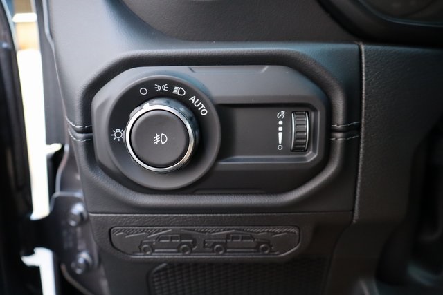 2025 Jeep Wrangler Sahara photo 11