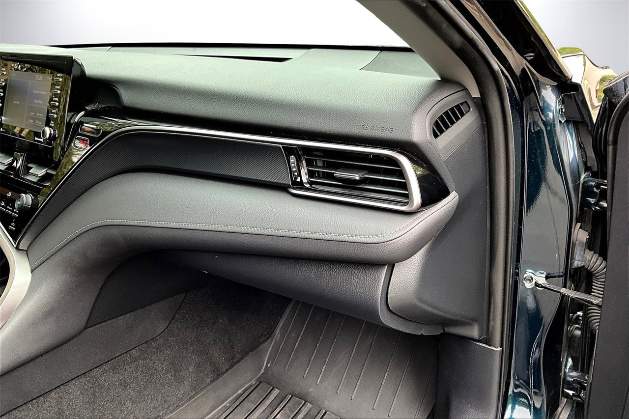 2021 Toyota Camry SE photo 13