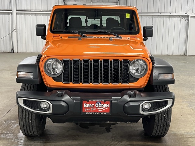 2025 Jeep Gladiator Sport photo 2
