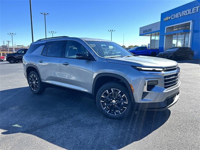 2026 Chevrolet Traverse photo 2