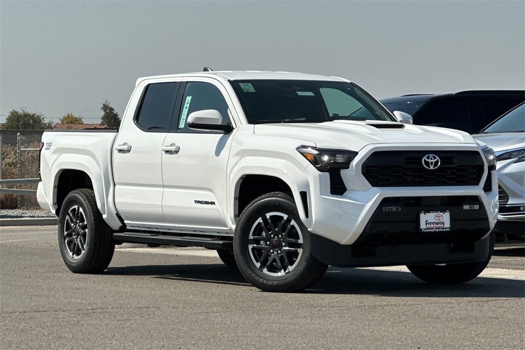 2025 Toyota Tacoma TRD Sport 4x4 Double Cab photo 2