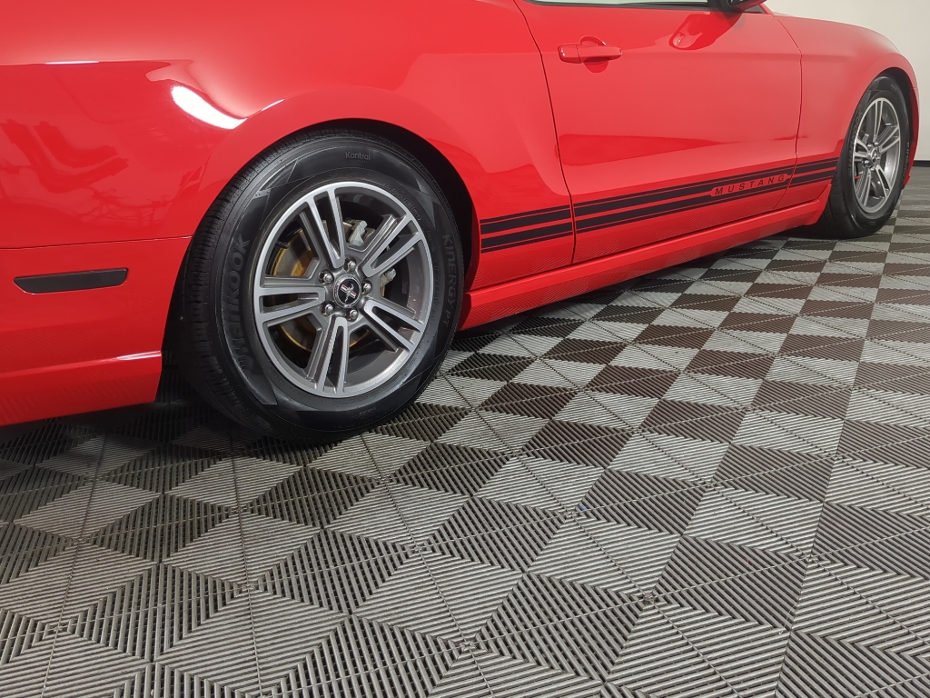2013 Ford Mustang V6 Premium photo 8