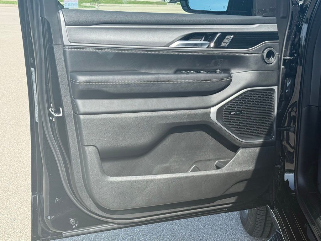 2025 Jeep Wagoneer L Base photo 22