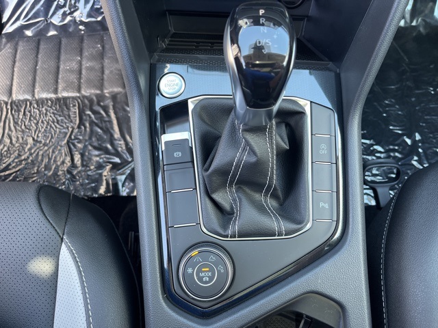 2025 Volkswagen Taos SEL photo 18