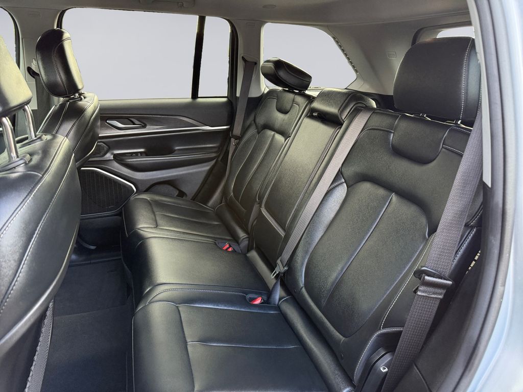2023 Jeep Cherokee Base photo 16