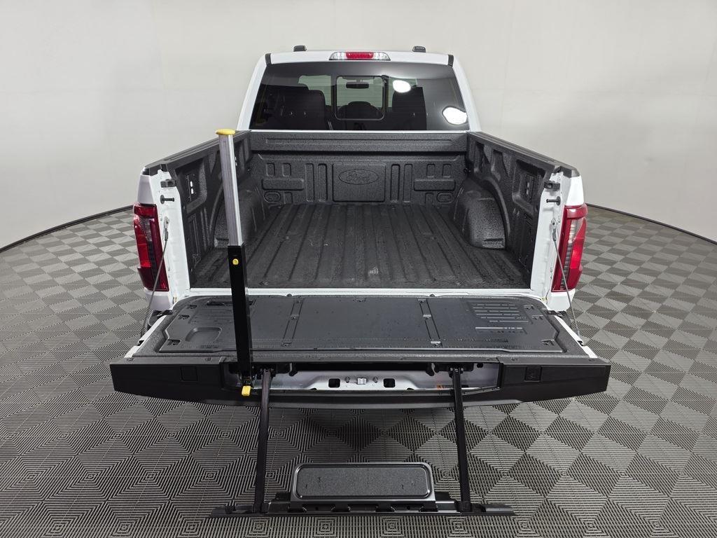 2025 Ford F-150 XLT photo 7