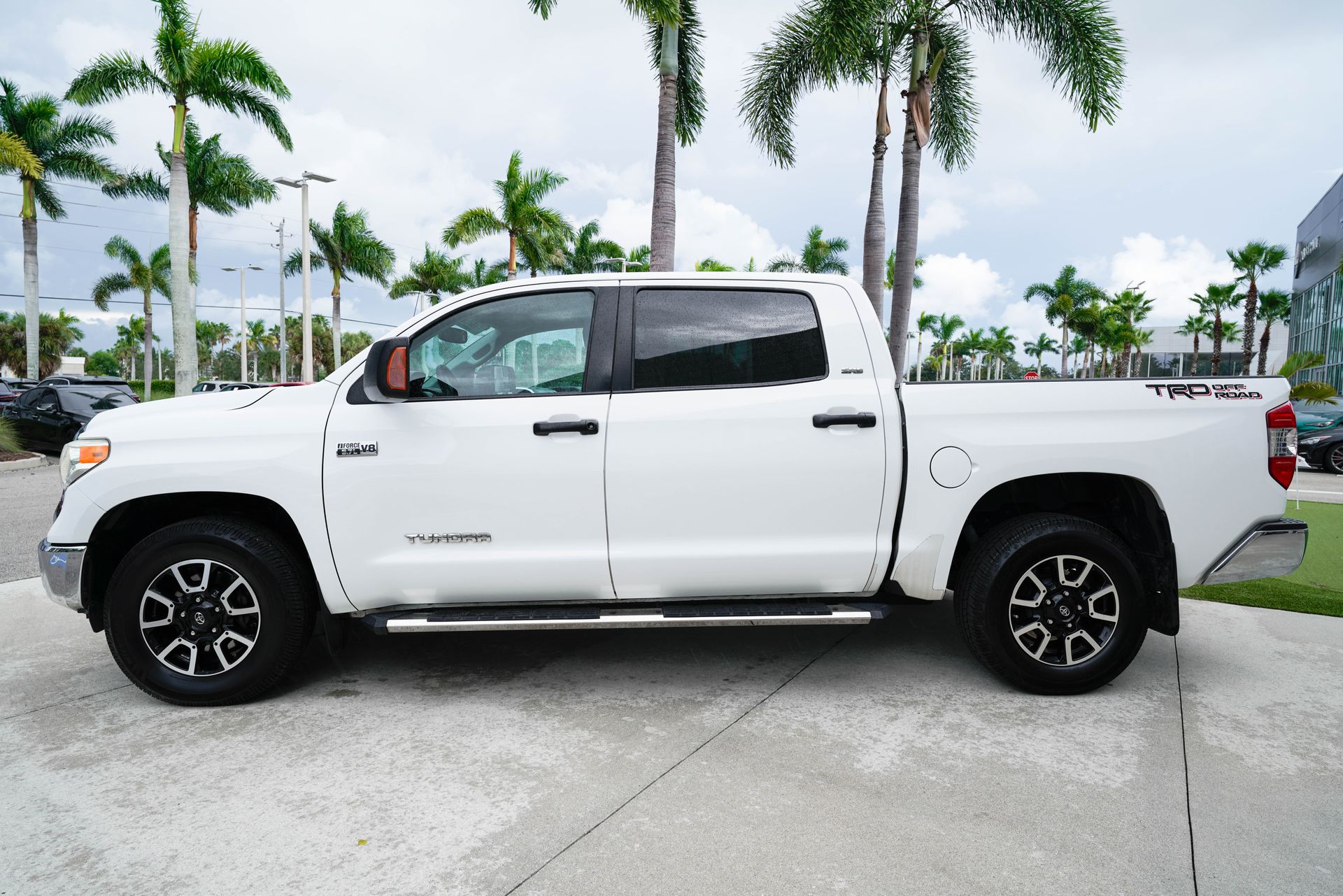 2016 Toyota Tundra SR5 photo 4
