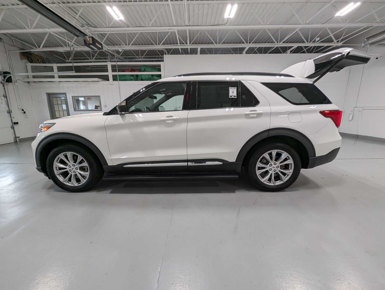 2020 Ford Explorer XLT photo 9