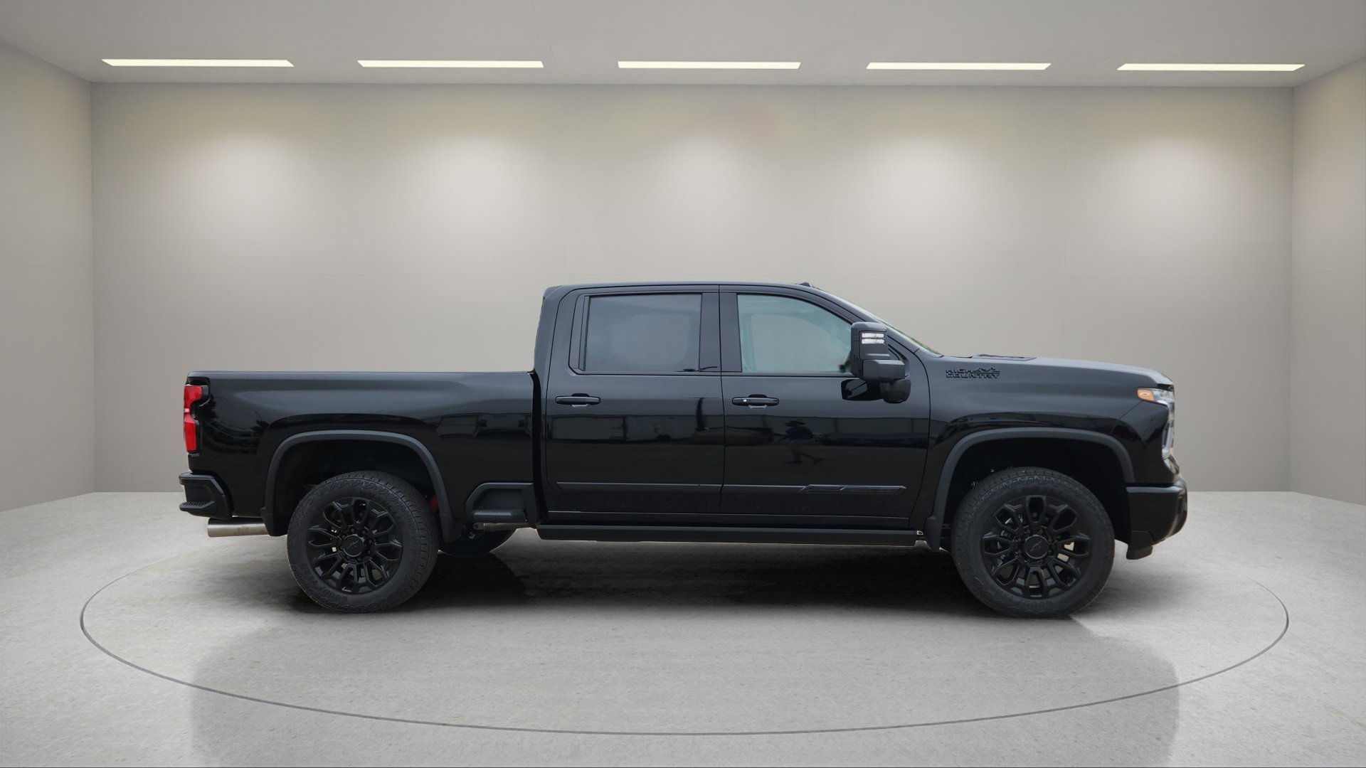 2025 Chevrolet Silverado 2500HD High Country photo 2