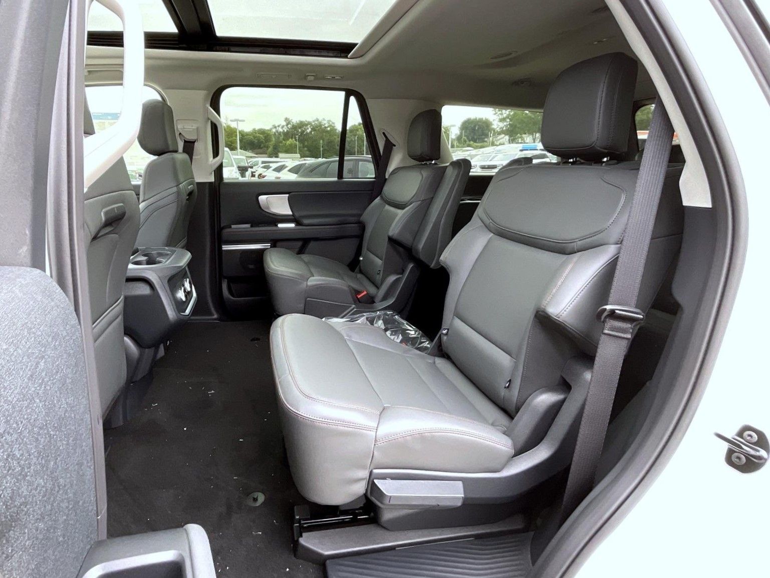 2025 Ford Expedition photo 6