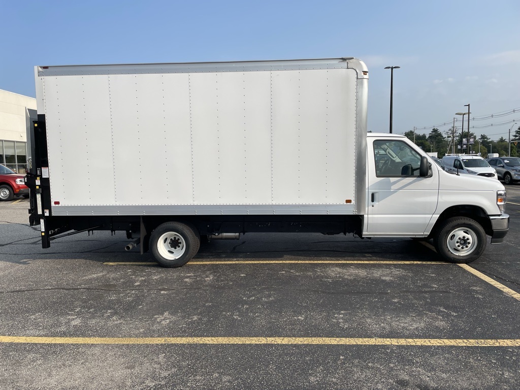 2024 Ford E-450 photo 2