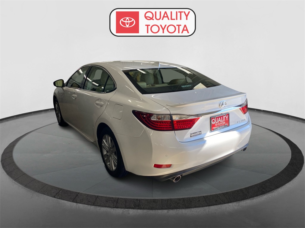 2015 Lexus ES 350 photo 4