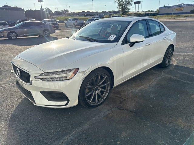 2020 Volvo S60 T6 Momentum photo 3