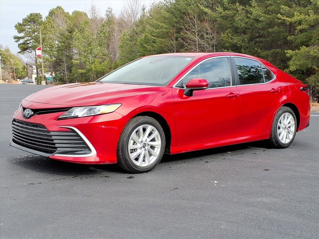 2023 Toyota Camry LE's photo