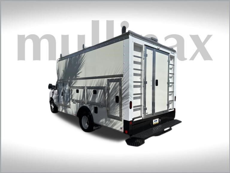 2025 Ford E-450 photo 3
