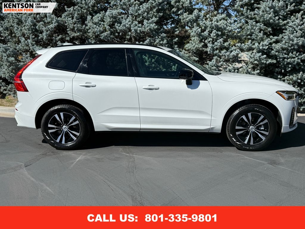 2024 Volvo XC60 Core photo 9