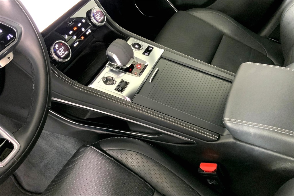 2024 Jaguar F-PACE P250 R-Dynamic S photo 16