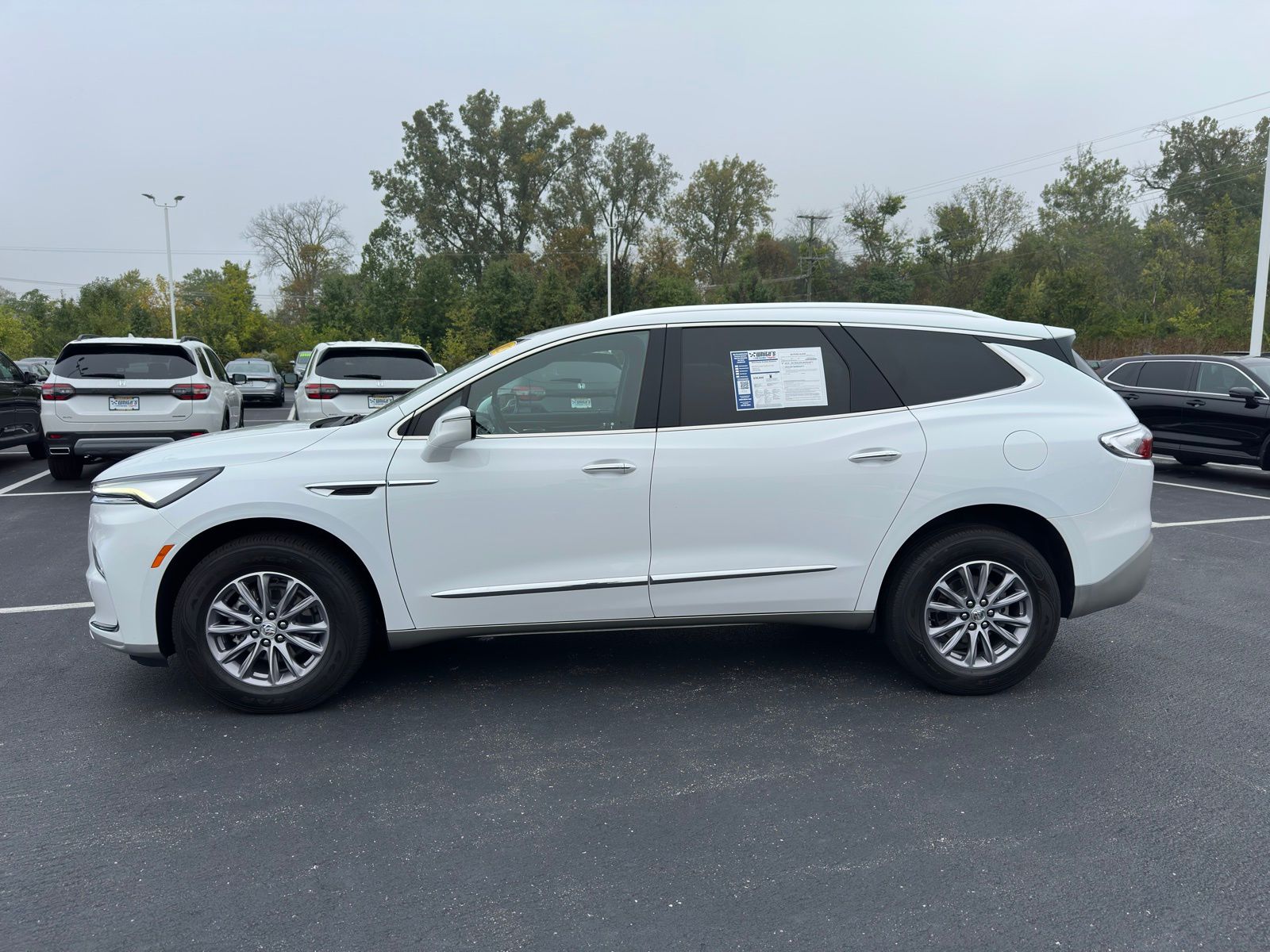 2023 Buick Enclave Essence photo 3