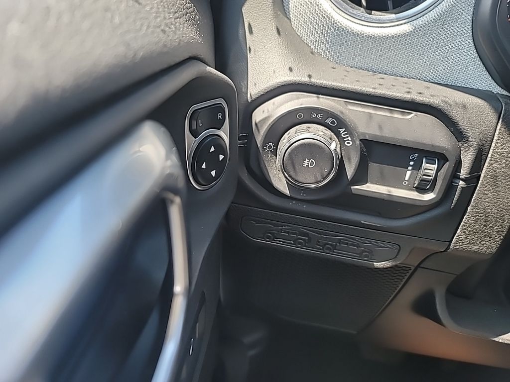 2024 Jeep Wrangler Sahara photo 10