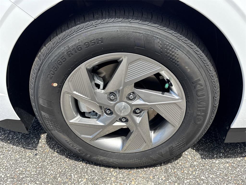 2025 Hyundai Sonata SE photo 9