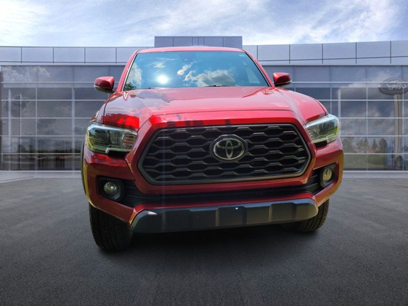 2020 Toyota Tacoma TRD photo 2