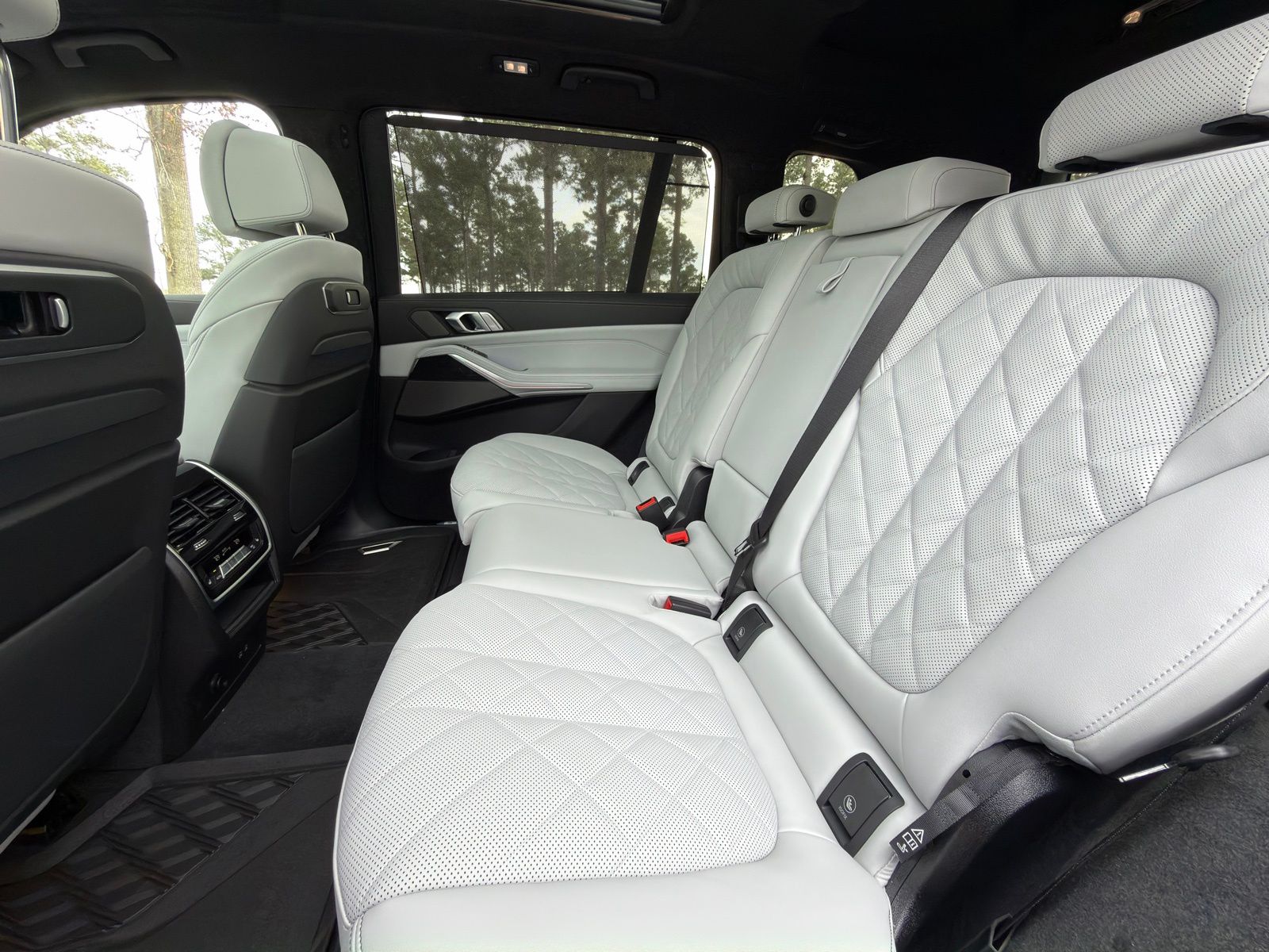 2026 BMW X7 40i's photo